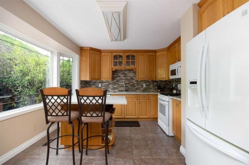 117 Goodwin Place, Fort Mcmurray, AB - Indoor Photo Showing Kitchen
