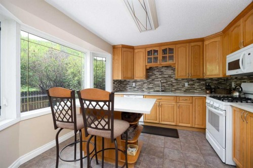 117 Goodwin Place, Fort Mcmurray, AB - Indoor Photo Showing Kitchen