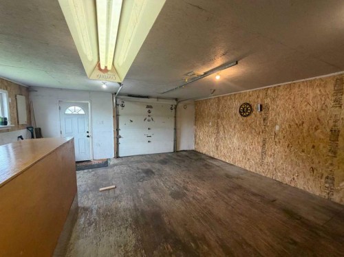 132 Greentree Crescent, Fort Mcmurray, AB - Indoor Photo Showing Garage