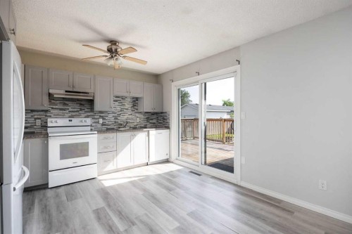 105 Hill Drive, Fort Mcmurray, AB - Indoor Photo Showing Kitchen