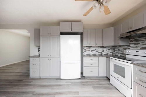 105 Hill Drive, Fort Mcmurray, AB - Indoor Photo Showing Kitchen