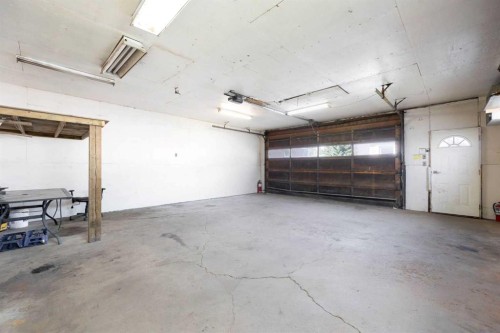 105 Hill Drive, Fort Mcmurray, AB - Indoor Photo Showing Garage