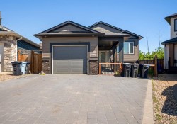125 Amberwood Court Fort Mcmurray, AB T9J 1E3
