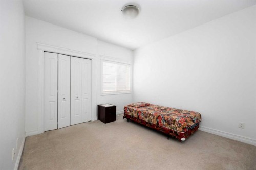 248 Hawthorn Way, Fort Mcmurray, AB - Indoor Photo Showing Bedroom