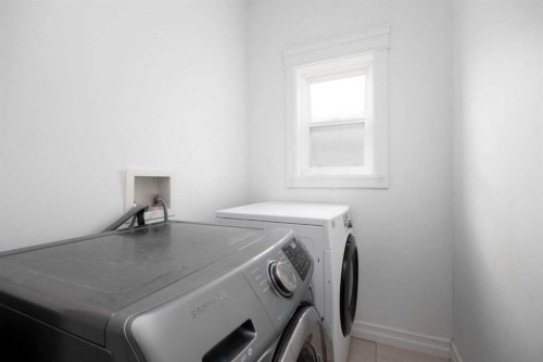 248 Hawthorn Way, Fort Mcmurray, AB - Indoor Photo Showing Laundry Room