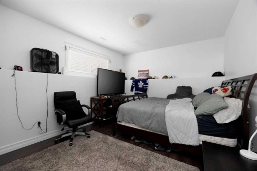248 Hawthorn Way, Fort Mcmurray, AB - Indoor Photo Showing Bedroom