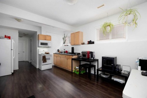 248 Hawthorn Way, Fort Mcmurray, AB - Indoor Photo Showing Kitchen