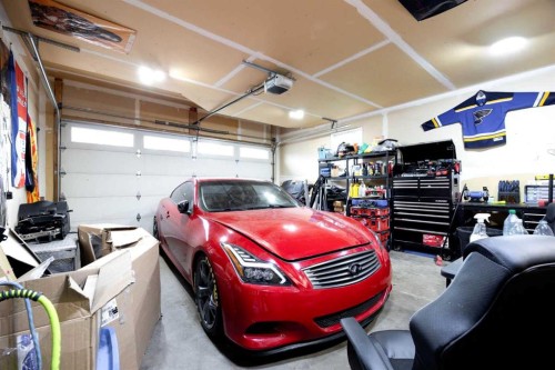 248 Hawthorn Way, Fort Mcmurray, AB - Indoor Photo Showing Garage