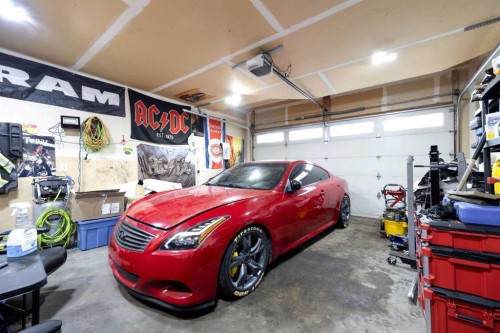 248 Hawthorn Way, Fort Mcmurray, AB - Indoor Photo Showing Garage
