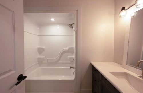 113 Dundas Road, Fort Mcmurray, AB - Indoor Photo Showing Bathroom