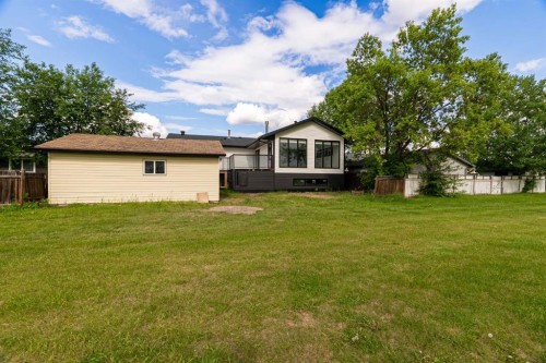 113 Dundas Road, Fort Mcmurray, AB - Outdoor