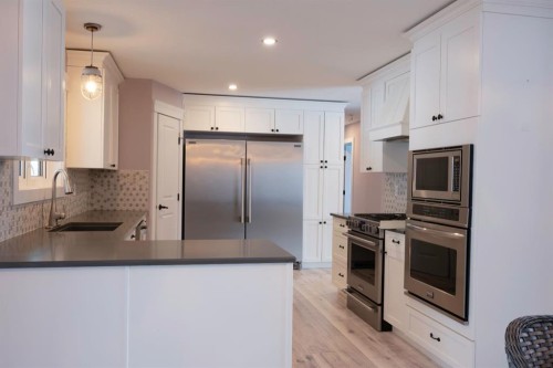 113 Dundas Road, Fort Mcmurray, AB - Indoor Photo Showing Kitchen With Upgraded Kitchen