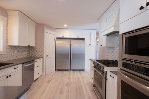 113 Dundas Road, Fort Mcmurray, AB - Indoor Photo Showing Kitchen With Upgraded Kitchen
