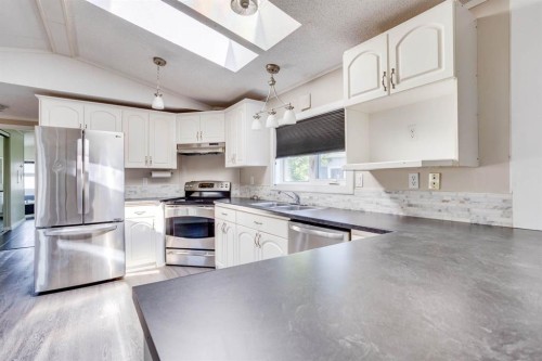 132 Gregoire Crescent, Fort Mcmurray, AB - Indoor Photo Showing Kitchen