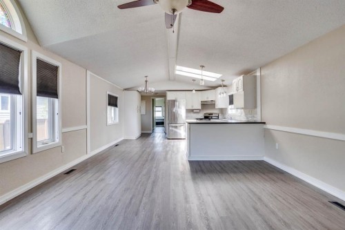 132 Gregoire Crescent, Fort Mcmurray, AB - Indoor Photo Showing Kitchen