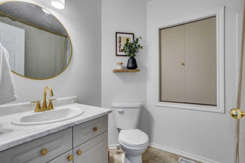 176 Burton Place, Fort Mcmurray, AB - Indoor Photo Showing Bathroom