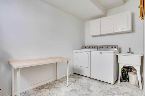 176 Burton Place, Fort Mcmurray, AB - Indoor Photo Showing Laundry Room