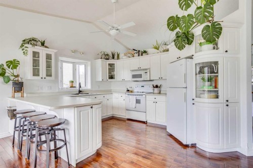 176 Burton Place, Fort Mcmurray, AB - Indoor Photo Showing Kitchen