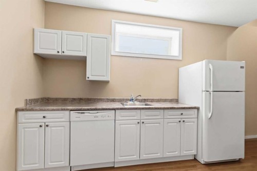 132 Crane Rise, Fort Mcmurray, AB - Indoor Photo Showing Kitchen