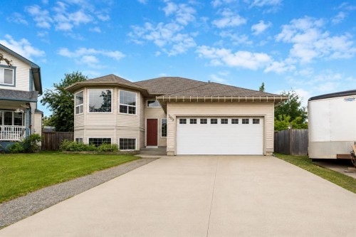 209 Laffont Bay  Fort Mcmurray, AB T9M 2R3