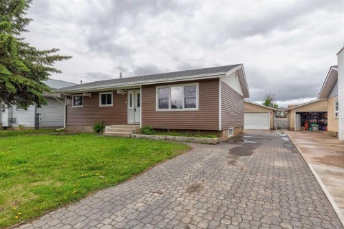 4 Mcleod Street  Fort Mcmurray, AB T9H 1Z5
