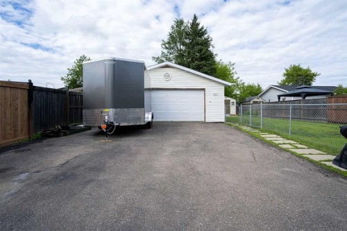 210 Leigh Crescent, Fort Mcmurray, AB 