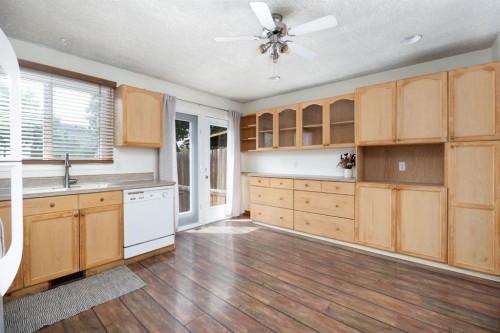 121 Erindale Road, Fort Mcmurray, AB - Indoor Photo Showing Kitchen With Double Sink