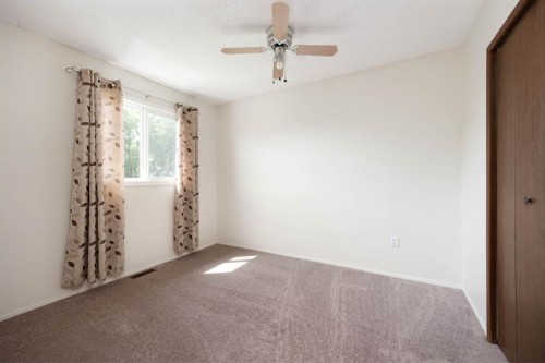 121 Erindale Road, Fort Mcmurray, AB - Indoor Photo Showing Other Room