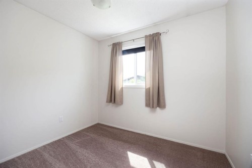 121 Erindale Road, Fort Mcmurray, AB - Indoor Photo Showing Other Room