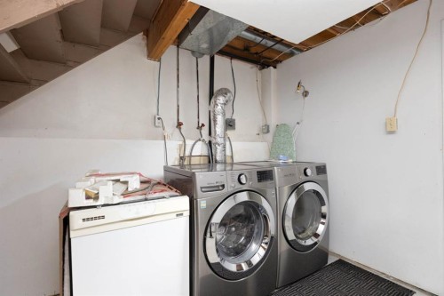 121 Erindale Road, Fort Mcmurray, AB - Indoor Photo Showing Laundry Room
