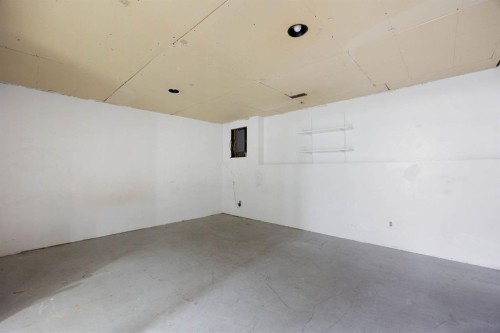 121 Erindale Road, Fort Mcmurray, AB - Indoor Photo Showing Other Room