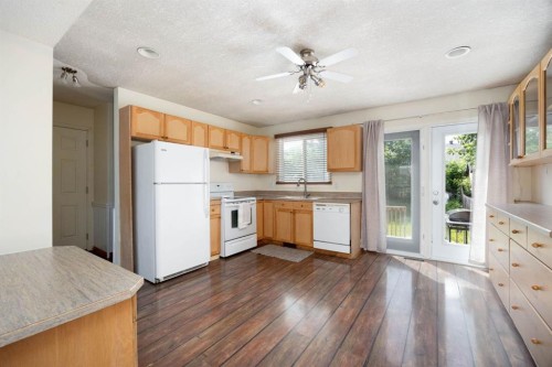 121 Erindale Road, Fort Mcmurray, AB - Indoor Photo Showing Kitchen