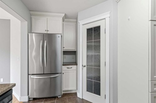 156 J.W. Mann Drive, Fort Mcmurray, AB - Indoor Photo Showing Kitchen