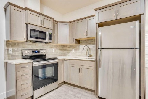 169 Beaveridge Close, Fort Mcmurray, AB - Indoor Photo Showing Kitchen With Upgraded Kitchen
