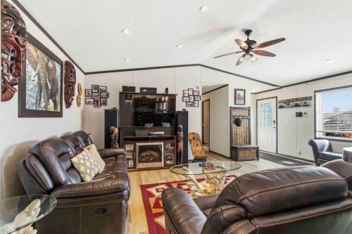 185 Grey Crescent, Fort Mcmurray, AB - Indoor Photo Showing Living Room