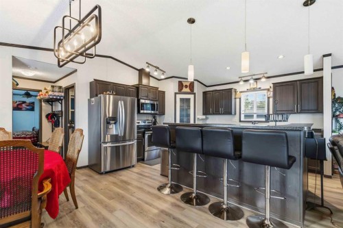 185 Grey Crescent, Fort Mcmurray, AB - Indoor Photo Showing Kitchen With Upgraded Kitchen