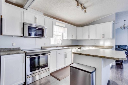 125 Balsam Way, Fort Mcmurray, AB - Indoor Photo Showing Kitchen With Stainless Steel Kitchen With Double Sink