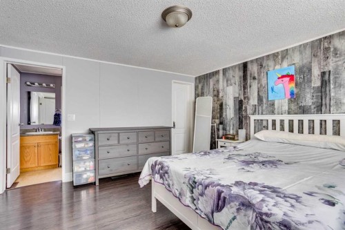125 Balsam Way, Fort Mcmurray, AB - Indoor Photo Showing Bedroom