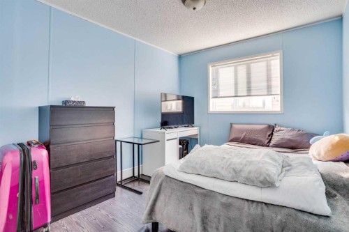 125 Balsam Way, Fort Mcmurray, AB - Indoor Photo Showing Bedroom