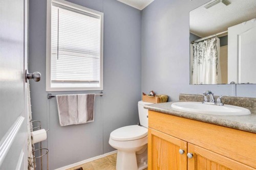 125 Balsam Way, Fort Mcmurray, AB - Indoor Photo Showing Bathroom