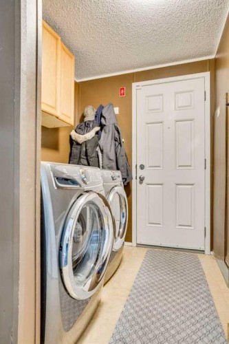 125 Balsam Way, Fort Mcmurray, AB - Indoor Photo Showing Laundry Room