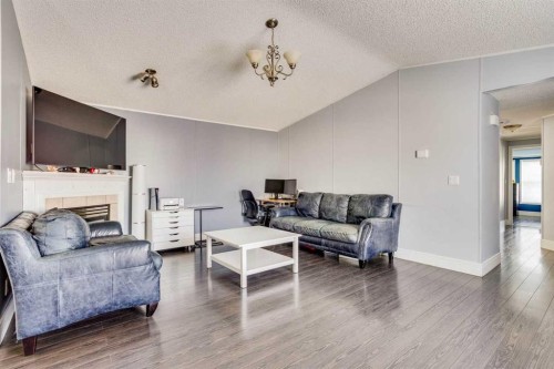 125 Balsam Way, Fort Mcmurray, AB - Indoor Photo Showing Living Room