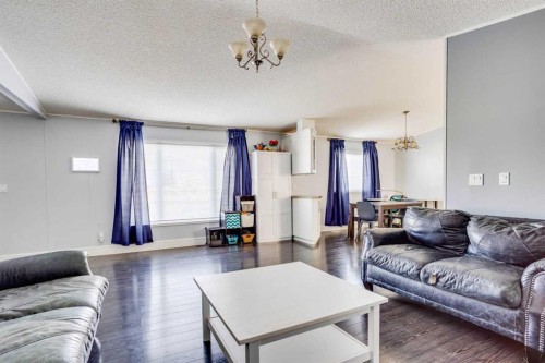 125 Balsam Way, Fort Mcmurray, AB - Indoor Photo Showing Living Room