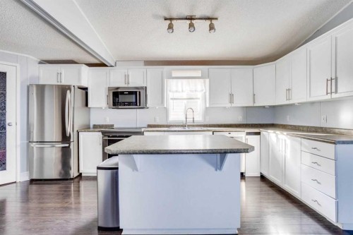 125 Balsam Way, Fort Mcmurray, AB - Indoor Photo Showing Kitchen With Stainless Steel Kitchen With Double Sink