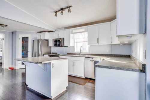 125 Balsam Way, Fort Mcmurray, AB - Indoor Photo Showing Kitchen With Stainless Steel Kitchen With Double Sink With Upgraded Kitchen
