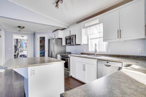 125 Balsam Way, Fort Mcmurray, AB - Indoor Photo Showing Kitchen