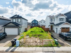 137 Aldergrove Avenue  Fort Mcmurray, AB T9J 1E2