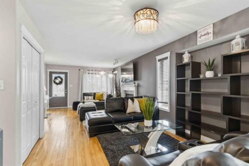 249 Fox Crescent, Fort Mcmurray, AB - Indoor Photo Showing Living Room