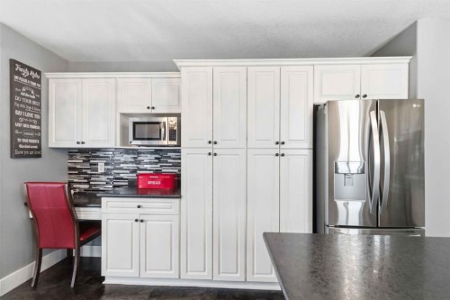 249 Fox Crescent, Fort Mcmurray, AB - Indoor Photo Showing Kitchen