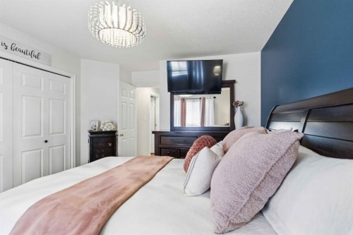 249 Fox Crescent, Fort Mcmurray, AB - Indoor Photo Showing Bedroom